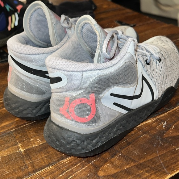Men’s grey 11.5 sneakers great condition - Picture 1 of 6